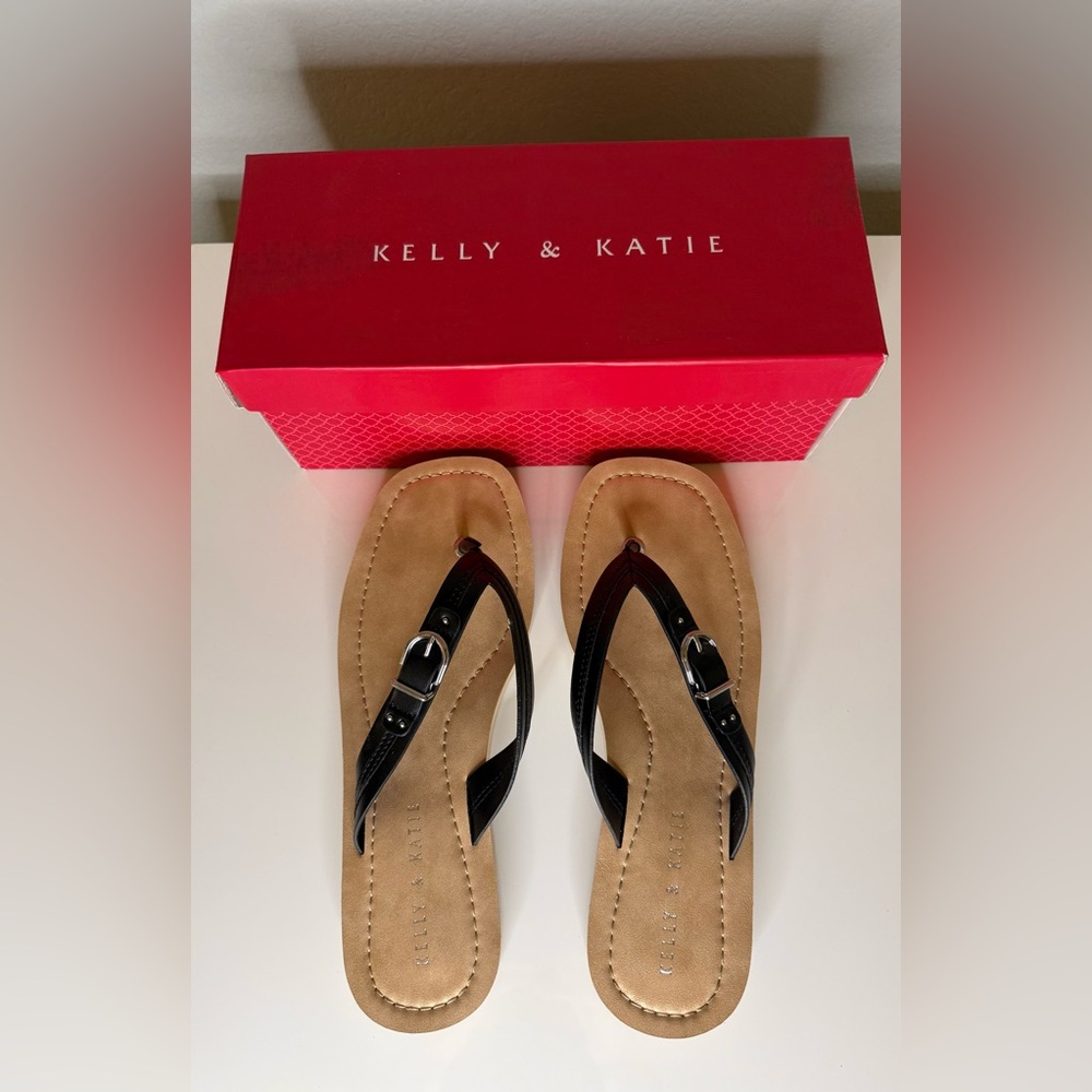 NIB Kelly & Katie Briar Black Thong Sandals